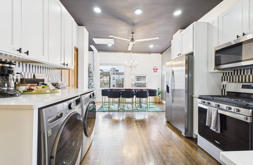 Wrigleyville House | Premier 9BR Art Deco manor with garage.