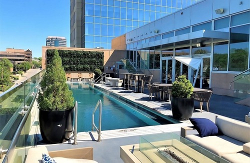 West Plaza Hotel | Premier Kansas City Luxury! Onsite Pool, Pets Allowed, Near Fountain of Neptune