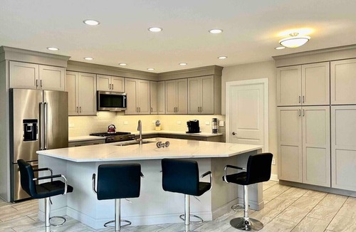 Fox Valley House | Premium 5BR Home Great for Extended Visits