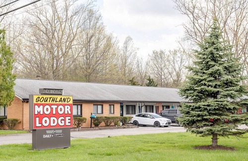 Riverview Apartment | Private Getaway for 2 Near Dining and Entertainment