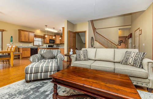 The Galena Territory House | Private 2 acres, Huge Deck, Hot Tub, Fitness Room, Movie Room & Pool Table