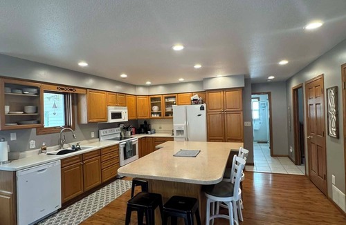 Mindoro House | Private Country Retreat Near Downtown La Crosse