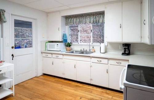 Grand Haven Cottage | Private Lake Michigan Lakefront Retreat w/Beach