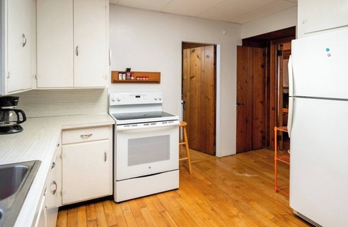 Grand Haven Cottage | Private Lake Michigan Lakefront Retreat w/Beach