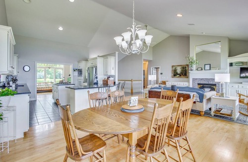 Kewaunee County House | Private Shoreline & Green Bay Views! Family Home