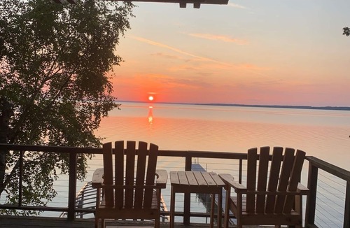 Suttons Bay House | Private West Traverse Bay Waterfront - Sleeps 8