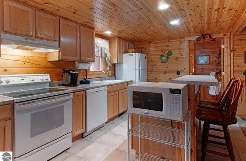 Bellaire Cabin | Private Wooded Log Cabin Near Shanty Creek Resorts -Four Season Adventure Awaits