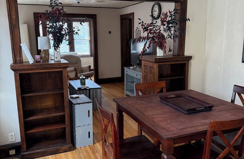Summit - University Apartment | Quaint 2-bdrm, 1 bath apartment near Grand Avenue. Close to bus and light-rail.