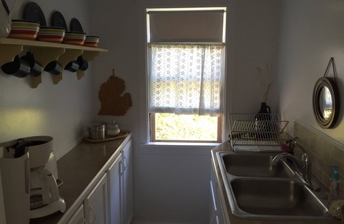Frankfort Cottage | Quaint Frankfort Cottage - Short walk to beach