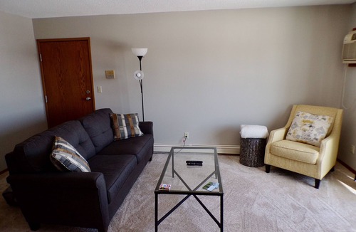 Washburn Apartment | Quaint updated apartment overlooking the Bay