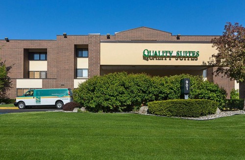 Lansing Hotel | Quality Suites Lansing West