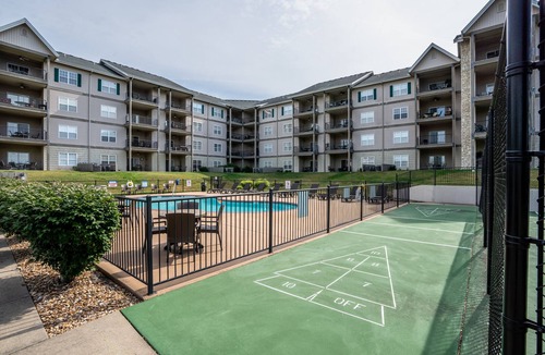 Branson Condo | Queen Suite Near Hwy 76 Close to Shows Sleeps 2