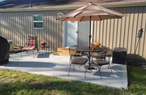 Independence House | Quiet country feeling in the city. 3 bed 2 bath.