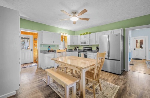 Crystal House | Rare 9BR Luxury Retreat | Hot Tub | Game Room