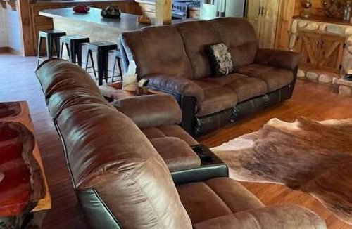 Bourbon Cabin | Real Log Cabin with Seasonal Pool and Hot Tub with Meramec River Access