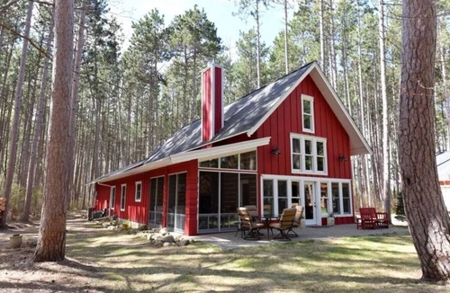 Pequot Lakes Cabin | Red Cabin in the Pines- Northwoods Retreat