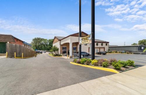Whitehaven Hotel | Red Roof Inn Memphis - Graceland Airport