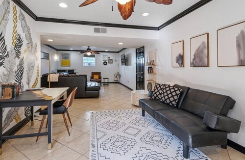 Saint Roch House | Refined NOLA Mansion w/ Parking, Patio & Balconies