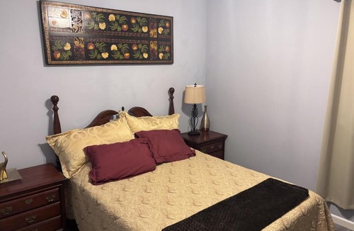 Mariah Hill House | Reindeer Crossing - Dasher Orange - Less than 2 miles from Holiday World