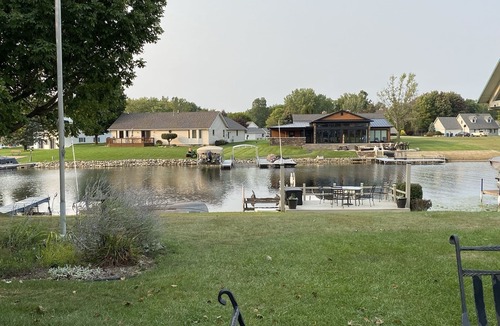 Coldwater Cottage | Relaxing & Delightful Lakefront House on Coldwater Lake in Shawnee Shoals