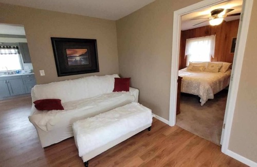Hope House | Relaxing getaway - centrally located between Midland and Gladwin.