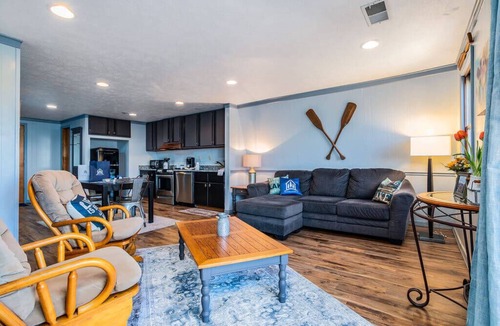 Big Cedars House | Relaxing Lakefront King Suite Near Big Cedar, Deck, Full Kitchen Shared Hot Tub & Free Tickets