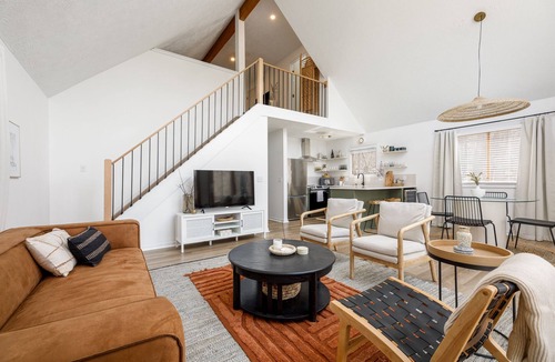 Cedar Ski Chalet | Relaxing Retreat at The Old Mountain House