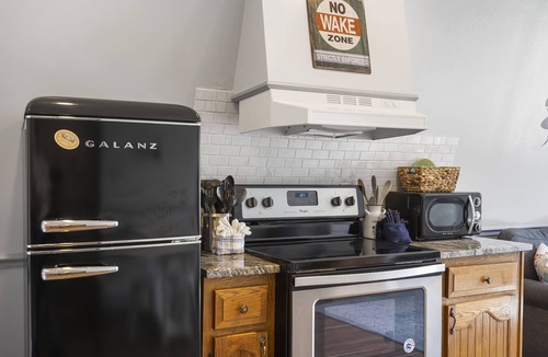Big Cedars Apartment | Relaxing Suite Steps to Table Rock, Near Big Cedar, Community Hot Tub & Free Daily Tickets