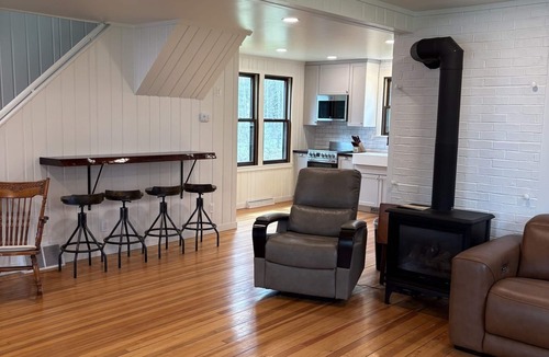 Marenisco Cabin | Remodeled Lake Cabin | Rare Level Lot | Sleeps 10
