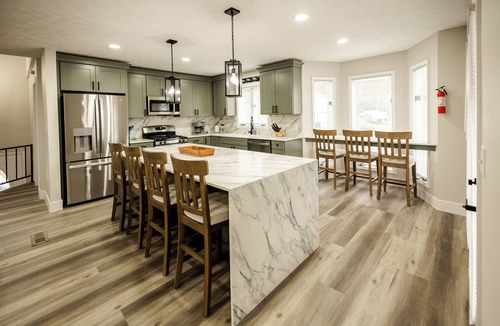 Eddyville House | Remodeled Lakefront Retreat with Hot Tub