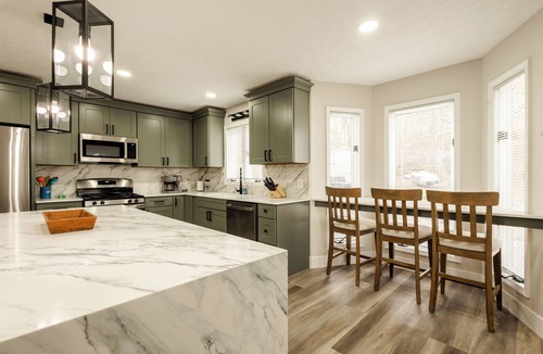 Eddyville House | Remodeled Lakefront Retreat with Hot Tub