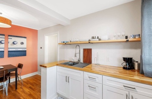 East Memphis Apartment | Retro 1BR for 4 w/King Bed near Music/BBQ Fest!