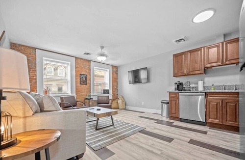 St. Charles Apartment | Rhythm Loft Above the Honky Tonk