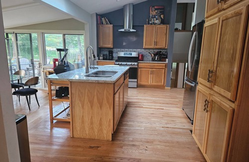 Mequon House | River Retreat and Executive Rental - 5BR