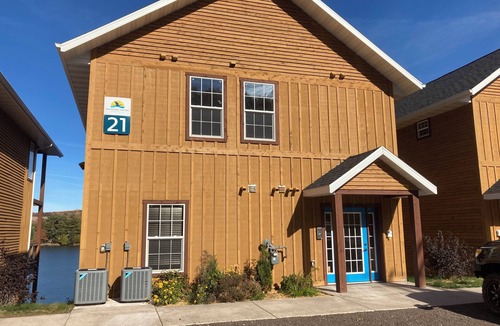 Houghton Cabin | Riverview Garden Cabin 21A