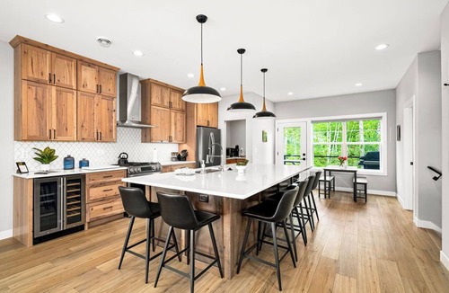 Riverside House | RiverWest Four Seasons - Hot tub -Dogs- Kids Play/Game Area