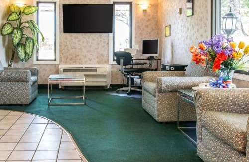 Madison Heights Hotel | Rodeway Inn Madison Heights - Detroit