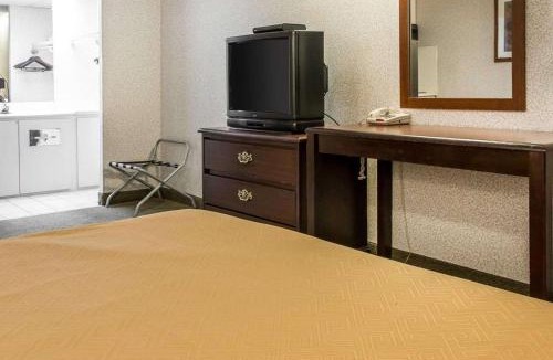 Madison Heights Hotel | Rodeway Inn Madison Heights - Detroit