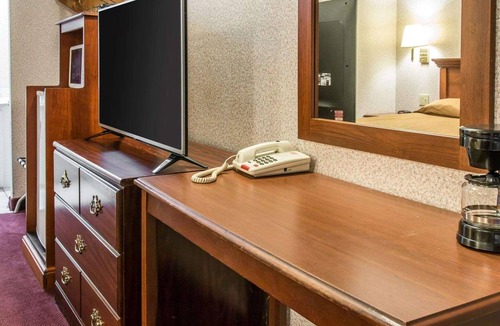 Madison Heights Hotel | Rodeway Inn Madison Heights - Detroit