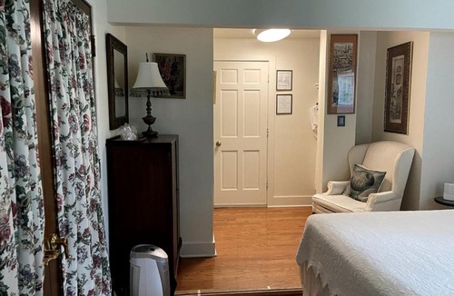 Elkhorn Cabin | Romantic Bed and Breakfast Getaway with an Indoor Pool near Lake Geneva, Wisconsin