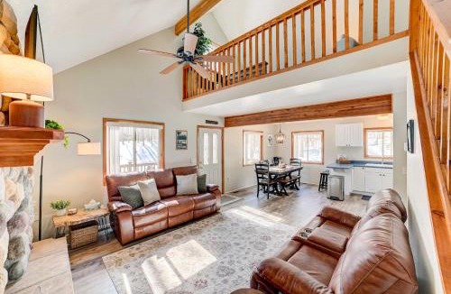 Higgins Lake House | Roscommon Retreat w/Deck ~ 1 Mile to Higgins Lake
