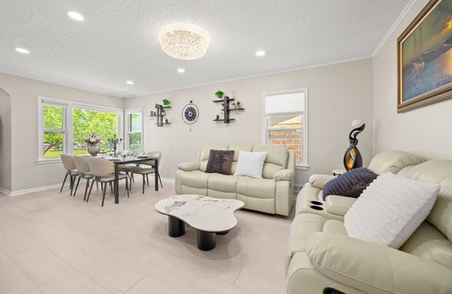 Roseville House | Roseville Central Getaway