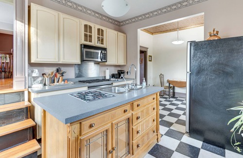 Virden House | Route 66 Historic Library Home: Pet-Friendly!