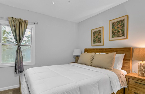 Rosedale House | Royal Blue House - Walking Distance to KC Med Center University & Downtown KC