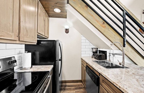 Lutsen Condo | Rustic Chalet | Ski-In/Out | Hot Tub, Pool, Gym