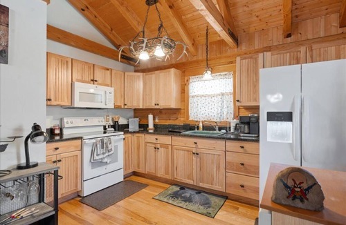 Marion Cabin | Sam's Place- Peaceful Cabin near Lake Of Egypt