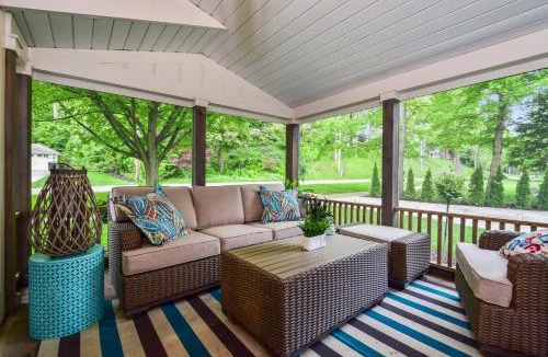 Saugatuck Villa | Saugatuck FH walk to town private hot tub