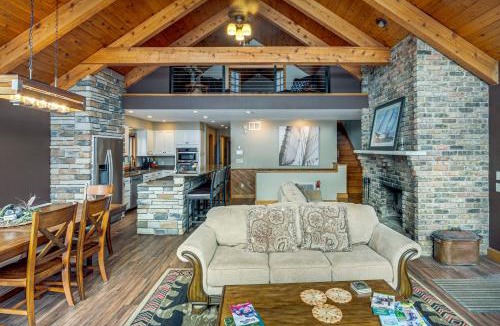 Stambaugh House | Sauna & Pool Table: Family Home on Lake Chicagon