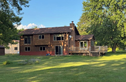 Somerset House | Scenic Apple River Retreat - Spacious 4BR Home - Fishing, Tubing & Kayaking