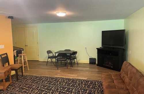 Brooklyn House | Scenic peaceful rural area and tastefully decorated comfy home. Full kitchen.